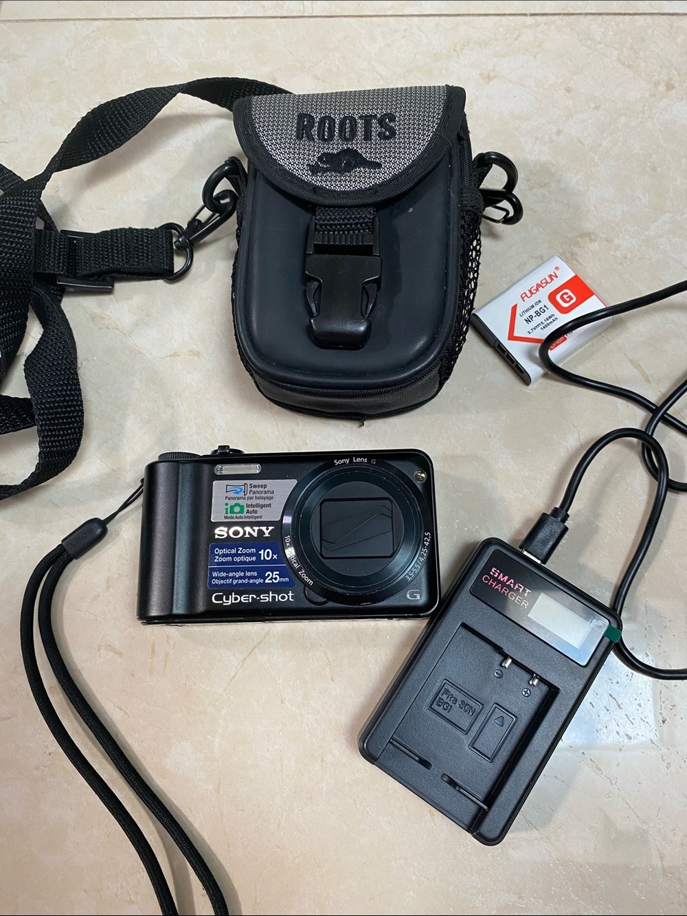Sony Cyber Shot 14.1 Mega Pixels 10X Optical Zoom Wide Angle Lens DSC-H55